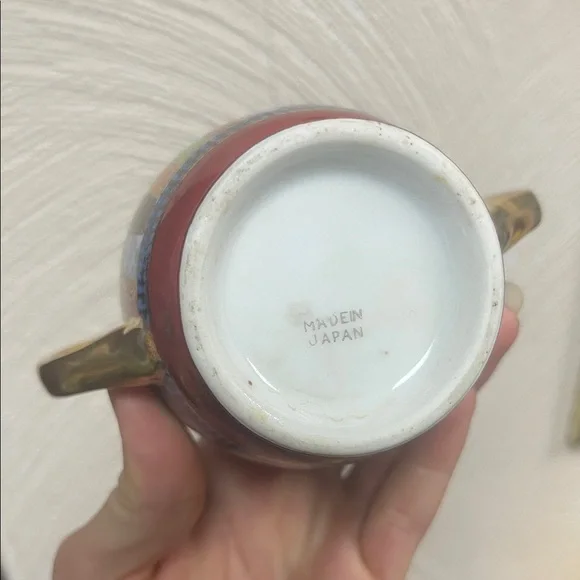 Elegant Vintage Multicolor Ceramic Vase with Gold Accents - Picture 6 of 8